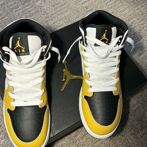 Nike Air Jordan High-Top Sneakers in Black, White & Yellow